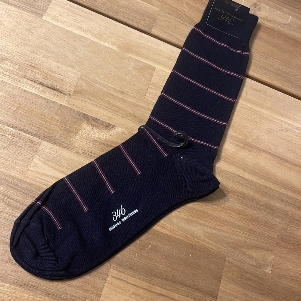 BROOKS BROTHERS socks NO OFFERS PLS